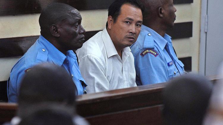 Le Chinois Tang Yong Jian (c) arrêté en possession d'ivoire, est condamné par un tribunal kényan, le 27 janvier 2014 à Nairobi [Tony Karumba / AFP]