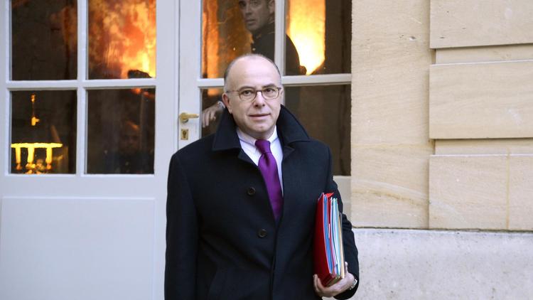 Le ministre délégué au budget Bernard Cazeneuve quitte Matignon le 27 janvier 2014 [Bertrand Guay / AFP/Archives]