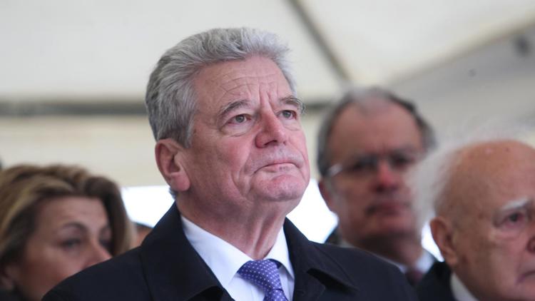 Le président allemand Joachim Gauck à Liguiades, au nord-ouest d'Athènes, le 7 mars 2014 [Sakis Mitrolidis / AFP]