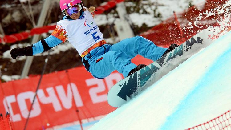 La Française Cécile Hernandez-Cerveloon pendant l'épreuve de snowboard cross debout le 14 mars 2014 aux jeux Paralympiques de Sotchi [ / AFP]