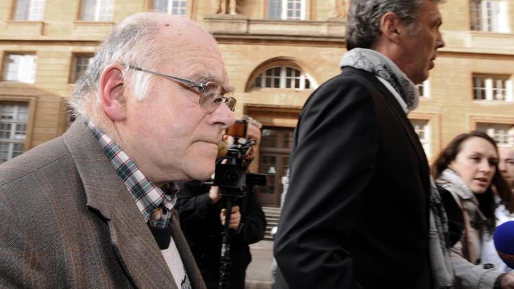 Henri Leclaire accompagné de Thomas Hellenbrand à son arrivée le 1er avril 2014 au tribunal de Metz  [Jean-Christopphe Verhaegen / AFP]