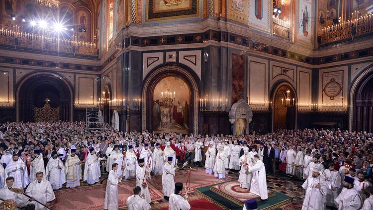 Des prêtres russes célèbrent Pâques à Moscou le 20 avril 2014 [Alexander Nemenov / AFP]