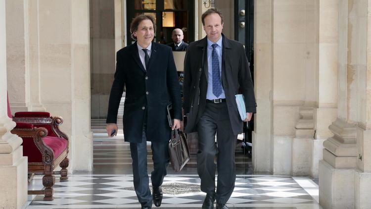 Les députés de l'aile gauche du PS Jérôme Guedj (g) et Jean-Marc Germain à l'Assemblée nationale, le 29 avril 2014 [Jacques Demarthon / AFP/Archives]