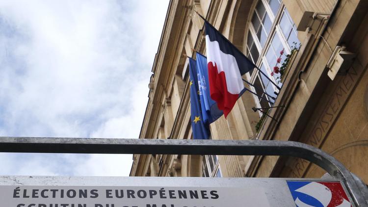 Des panneaux électoraux pour les élections européennes devant une mairie à Paris, le 11 mai 2014 [FRANCOIS GUILLOT / AFP/Archives]