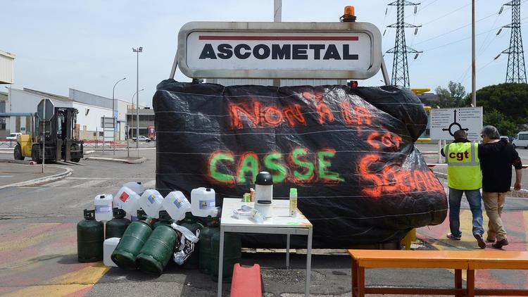 Des salariés en grève d'Ascométal le 20 mai 2014 à Fos-sur-Mer [Boris Horvat / AFP]