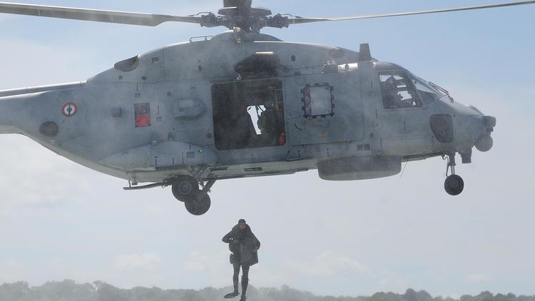Des hommes des commandos marine lors d'un entraînement le 20 mai 2014 près d'Ouistreham (Basse-Normandie) [Jean-Sébastien Evrard / AFP]