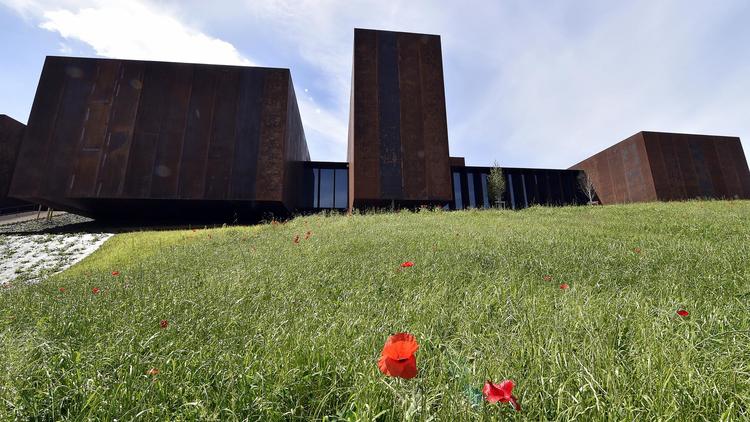 Vue du musée Soulages de Rodez dans l'Aveyron (centre) inauguré le 30 mai, qui est conçu par les catalans RCR Arquitectes et Passelac et Roques [Pascal Pavani / AFP]