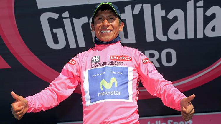 Le cycliste colombien Nairo Quintana célèbre son maillot rose sur le Tour d'Italie après la 20e et avant-dernière étape disputée le 31 mai 2014. [Luk Benies / AFP]
