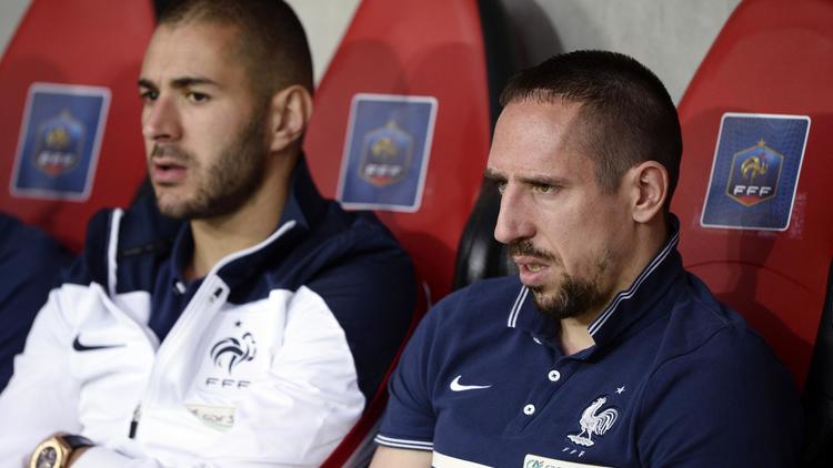 Les Français Karim Benzema et Franck Ribéry avant la match de préparation au Mondial contre le Paraguay, auquel ils n'ont pas participé, à Nice le 1er juin 2014 [Franck Fife / AFP]