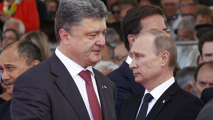 Le président ukrainien Petro Poroshenko et le président russe Vladimir Poutine le 6 juin 2014f Ouistreham [Christophe Ena / Pool/AFP]