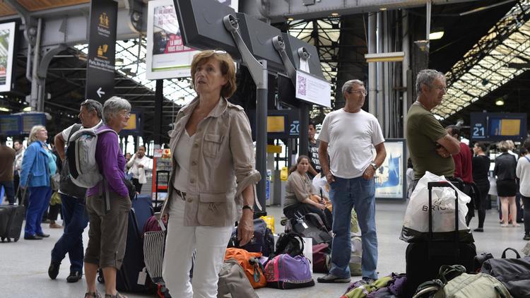Des voyageurs gare Saint-Lazare, à Paris, le 14 juin 2014 [Miguel Medina / AFP]