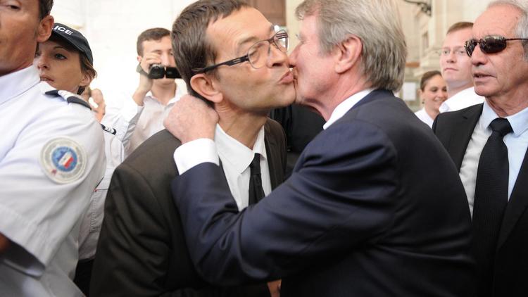 Nicolas Bonnemaison et Bernard Kouchner le le 20 juin 2014 au tribunal à Pau  [Gaizka Iroz / AFP]