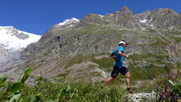 Le Français Xavier Thevenard, vainqueur en 2013 de l'Ultra-Trail du Mont-Blanc, s'entraînant près de Chamonix (Haute-Savoie), le 21 juin 2014 [Jean-Pierre Clatot / AFP/Archives]