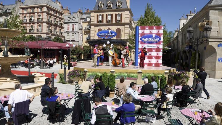 La nouvelle attraction "Ratatouille" de Disneyland Paris lors de son inauguration le 21 juin 2014 dans le parc d'attractation situé à Marne-la-Vallée [Eric Feferberg / AFP]