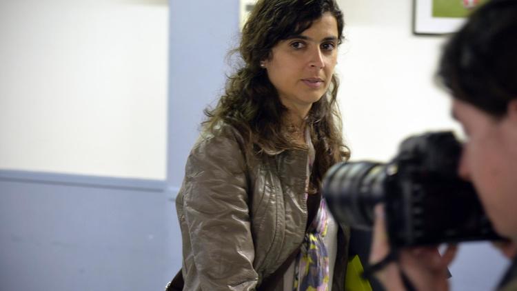 La Portugaise Helena Costa s'en va après sa brève conférence de presse de l'annonce de sa défection de Clermont, le 24 juin 2014 à Clermont-Ferrand [ / AFP]