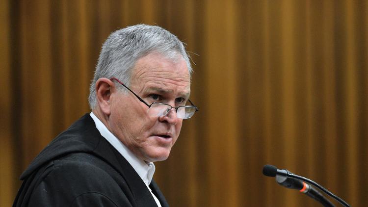 Barry Roux, l'avocat d'Oscar Pistorius, à Pretoria le 30 juin 2014 [Phill Magakoe / Pool/AFP/Archives]