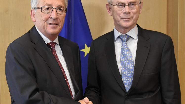 L'actuel président du Conseil européen Herman Van Rompuy (d) et le futur président de la Commission Jean-Claude Juncker (g), le 3 juillet 2014 à Bruxelles [John Thys / AFP/Archives]