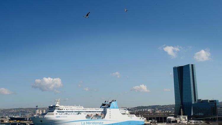 Le "Kalliste", bateau de la compagnie maritime La Méridionale, à quai, bloqué depuis le 1er juillet par les marins grévistes de la SNCM, à Marseille le 8 juillet 2014 [Boris Horvat / AFP]
