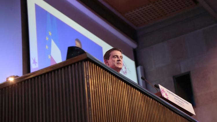 Le Premier ministre Manuel Valls lors du discours de clôture de la 3e conférence sociale, à Paris, le 8 juillet 2014 [Jacques Demarthon / AFP]