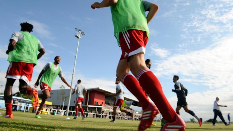 Les joueurs de Luzenac s'entraînent avant un amical face à Toulouse, le 12 juillet 2014 à Mazère, dans le sud [Rémy Gabalda / AFP/Archives]