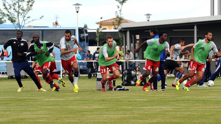 Les joueurs de Luzenac à l'échauffement avant un match amical contre Toulouse, le 12 juillet 2014 [Rémy Gabalda / AFP/Archives]