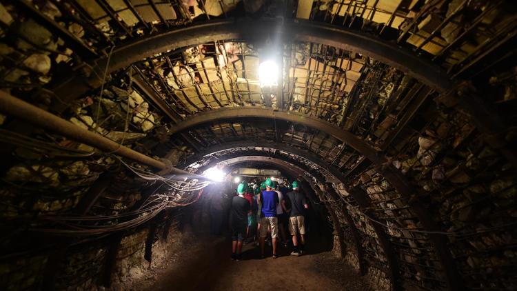 Des visiteurs du "Musée de la mine" à Cagnac-les-Mines, près de Carmaux, le 24 juillet 2014 [Eric Cabanis / AFP]