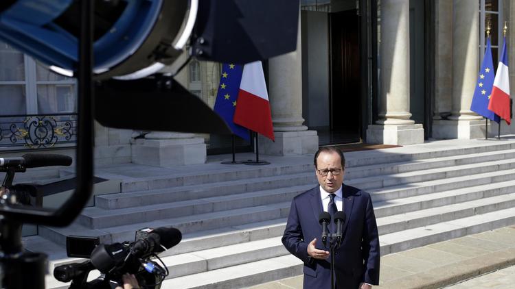 Le président François Hollande s'adresse aux médias au lendemain du crash d'un avion d'Air Algérie, le 25 juillet 2014 à Paris  [Kenzo Tribouillard / AFP/Archives]