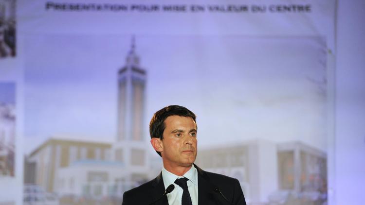 Manuel Valls à la mosquée d'Evry-Courcouronnes le 25 juillet 2014 [Stéphane de Sakutin / AFP]