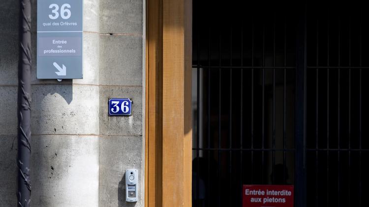L'entrée du 36, Quai des Orfèvres, à Paris, le 1er août 2014 [Kenzo Tribouillard / AFP]