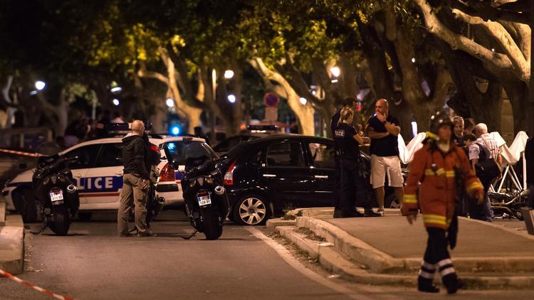 Des policiers sur le lieu de la fusillade survenue lors d'une course-poursuite le 24 août 2014 à Marseille [Bertrand Langlois / AFP]