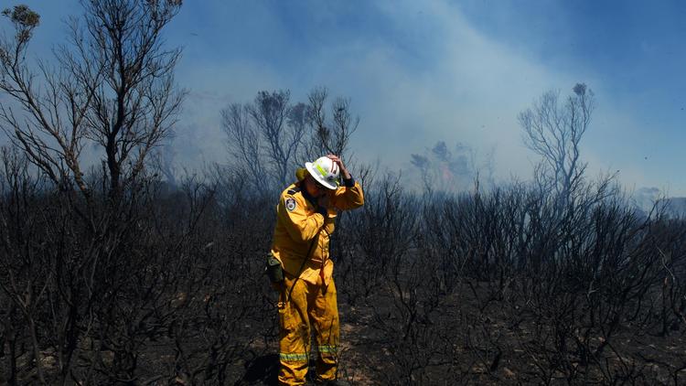 Un pompier le 23 octobre 2013 après un incendie à Blues Montains en Australie  [William West  / AFP/Archives]
