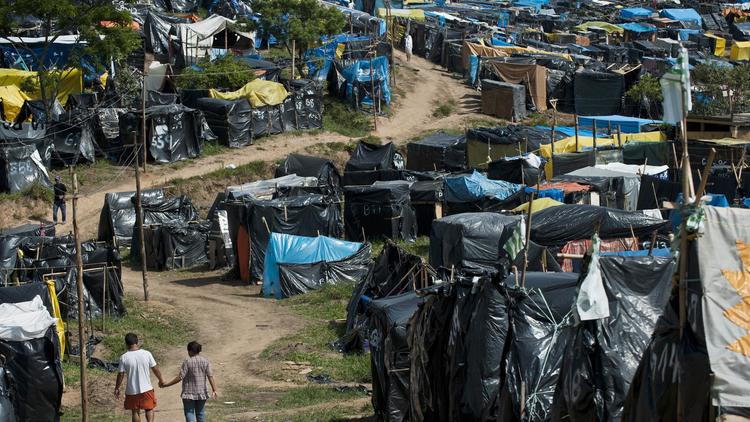 La "Nouvelle Palestine", un campement illégal où 8.000 familles luttent pour obtenir un domicile à Sao Paulo le 9 janvier 2014 [Nelson Almeida / AFP]