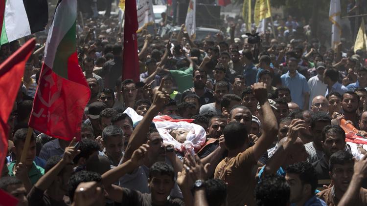 Funérailles à Gaza le 9 juillet 2014 de six membres d'une même famille tués par l'aviation israélienne qui n'a donné que quatre minutes avant de pulvériser leur immeuble [Mahmud Hams / AFP]