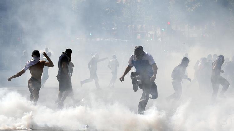 Affrontements entre des manifestants et la police sur la place de la République, à Paris, en marge d'une manifestation propalestinienne interdite, le 26 juillet 2014 [François Guillot  / AFP/Archives]