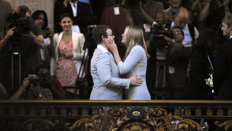 Kris Perry et Sandy Stier se marient à la mairie de San Francisco, le 28 juin 2013 [Josh Edelson / AFP]