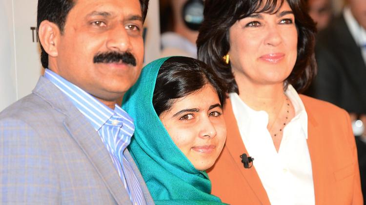 La jeune Pakistanaise Malala Yousafzai (c), avec son père Ziauddin et la journaliste de CNN Christiane Amanpour, le 10 octobre 2013 à New York [Emmanuel Dunand / AFP]