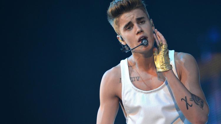 Le chanteur canadien Justin Bieber en concert à Paris le 23 janvier 2014