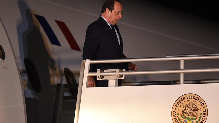 Le Président François Hollande à son arrivée à Mexico le 10 avril 2014 pour une visite d'Etat de deux jours [Yuri Cortez / AFP]