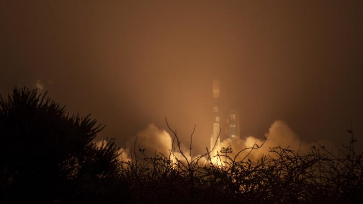 Une image de la Nasa montrant le lancement d'une  fusée Delta II chargée du satellite Orbiting Carbon Observatory-2 (OCO-2) sur la base aérienne Vandenberg, en Californie le 2 juillet 2014 [Bill Ingalls / Nasa/AFP]