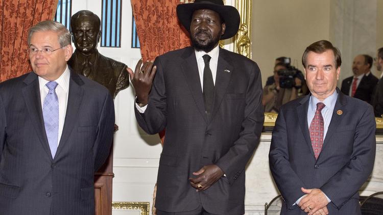 Le président sud-soudanais Salva Kiir avec des responsables du congrès américain, le 5 août 2014 à Washington [Paul J. Richards / AFP/Archives]