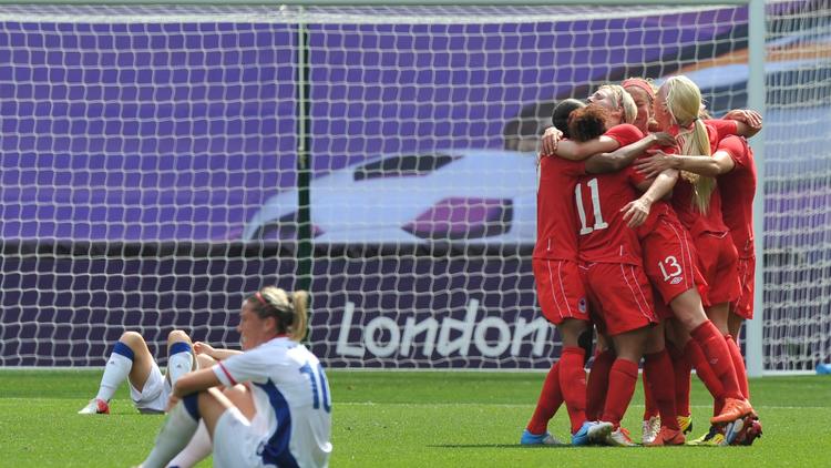 La France a pris la 4e place du tournoi de football féminin des jeux Olympiques de Londres en s'inclinant face au Canada 1 à 0 lors d'un hold-up qui s'est concrétisé dans le temps additionnel (90+2), jeudi à Coventry (centre).[AFP]