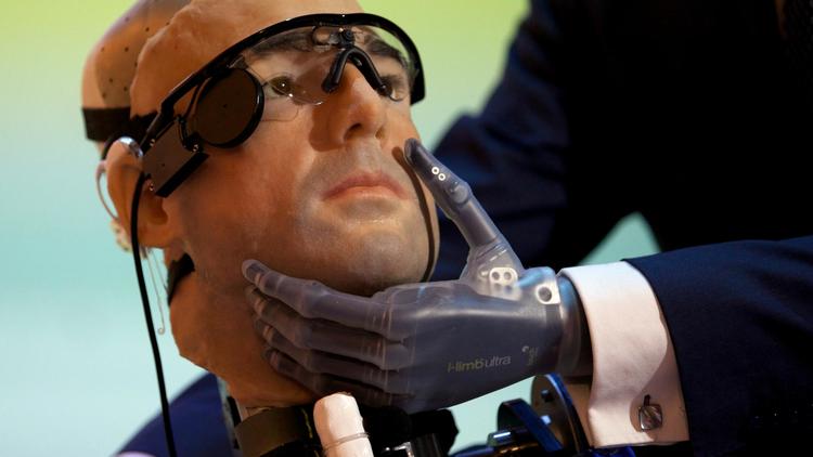 L'"homme bionique" baptisé Rex, le 5 février 2013 à Londres [Andrew Cowie / AFP]