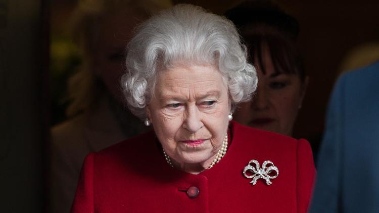 La reine Elizabeth II, à sa sortie de l'hôpital King Edward VII à Londres, le 4 mars 2013. [Will Oliver / AFP]