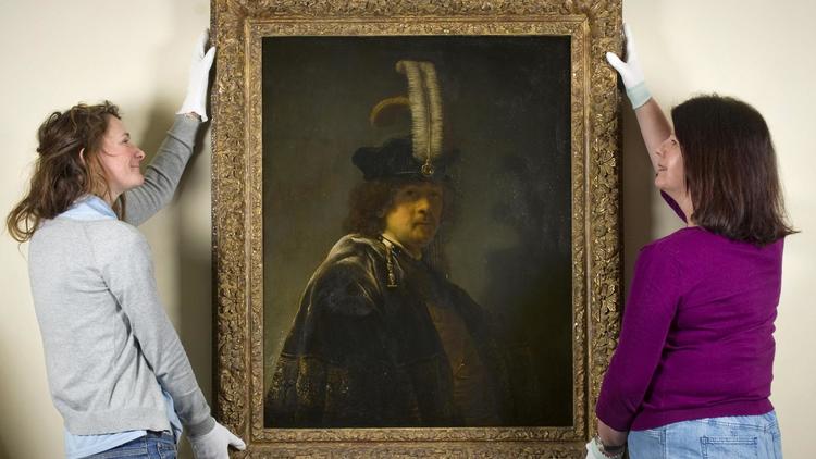 Autoportrait du peintre néerlandais Rembrandt, présenté à la fondation britannique The National Trust [Steven Haywood / AFP]