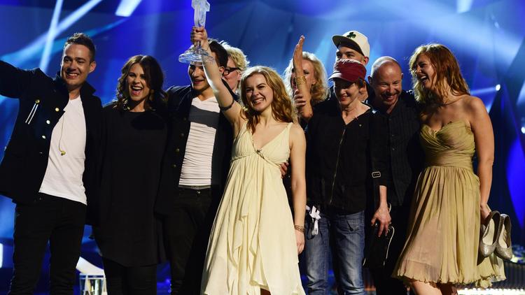 La Danoise Emmelie de Forest et son équipe gagnants de l'Eurovision, à Malmö, le 19 mai 2013 [John Macdougall / AFP]