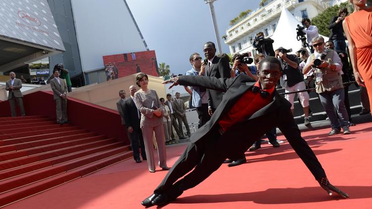 Le Burkinabé Souleymane Démé, danseur handicapé et acteur principal du film tchadien "Grigris", le 22 mai 2013 à Cannes [Anne-Christine Poujoulat / AFP]