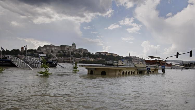 Un embarcadère sur le bord du Danube à Budapest le 8 juin 2013 [Peter Kohalmi / AFP]