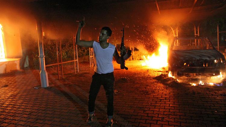Un fonctionnaire américain a été tué mardi soir et un autre blessé dans une violente attaque du consulat américain à Benghazi dans l'est libyen par des hommes armés protestant contre un film offensant l'islam selon eux. [AFP]