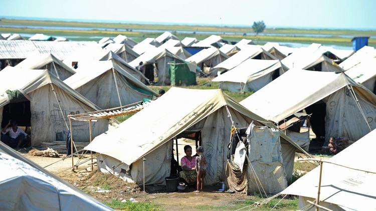 Un camp de réfugiés musulmans rohingyas, le 30 octobre 2012 près de Sittwe, dans l'ouest de la Birmanie [Soe Than Win / AFP]