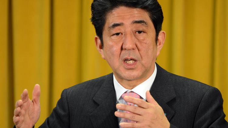 Le futur Premier ministre japonais Shinzo Abe, après sa victoire aux législatives, le 17 décembre 2012 à Tokyo [Yoshikazu Tsuno / AFP]